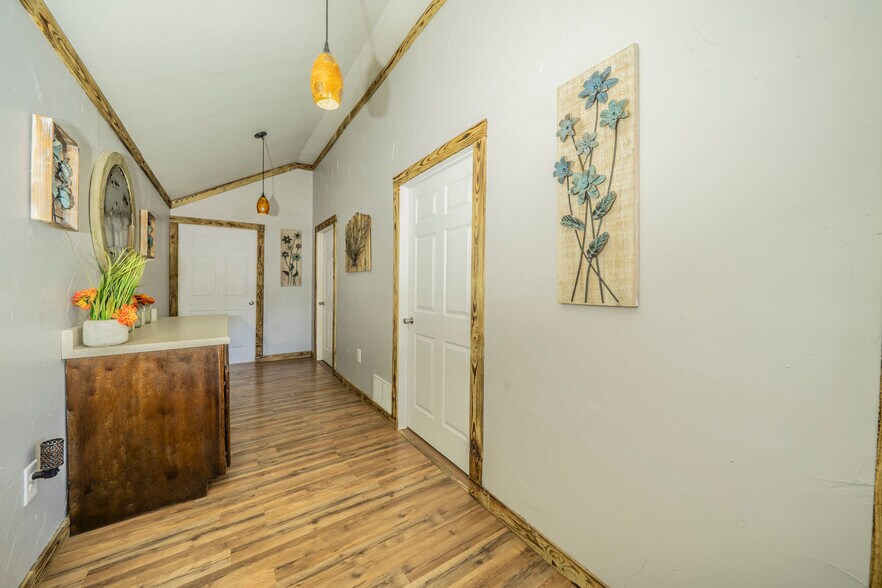 812 S Parkway Dr, Alvarado, TX à louer - Photo de l’immeuble – Image 2 sur 3