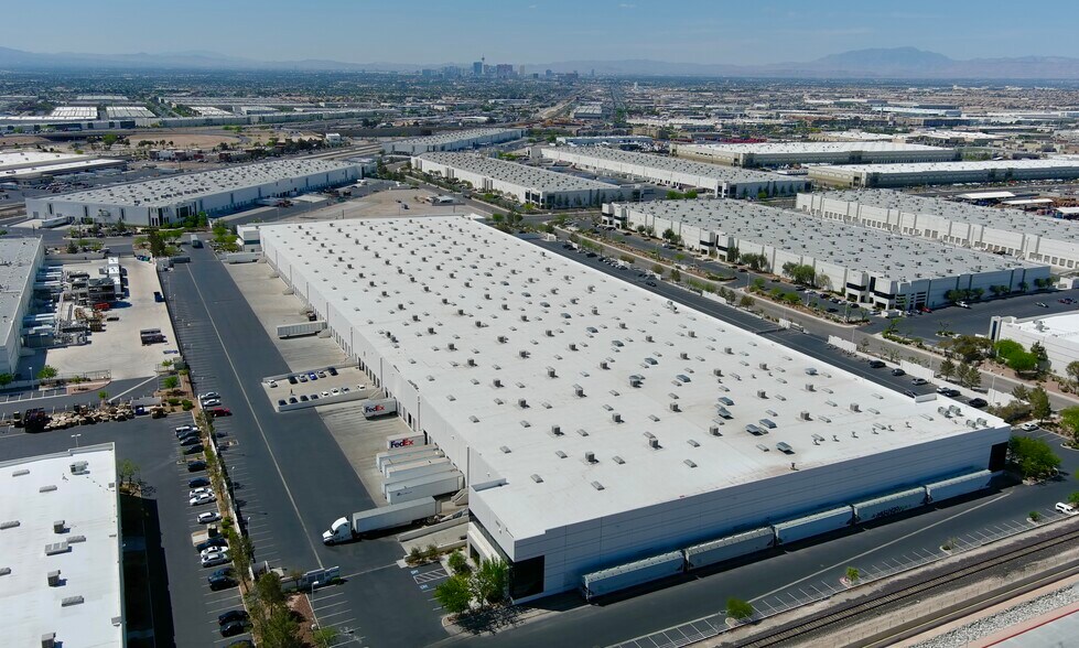 4900 Engineers Way, North Las Vegas, NV à louer - Photo de l’immeuble – Image 3 sur 3