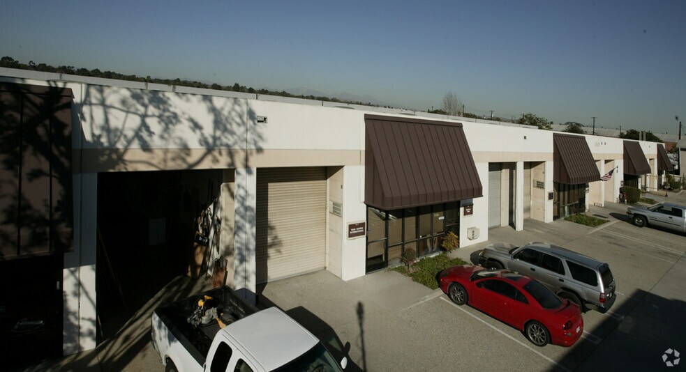 3525 W Commonwealth Ave, Fullerton, CA à louer - Photo de l’immeuble – Image 3 sur 5