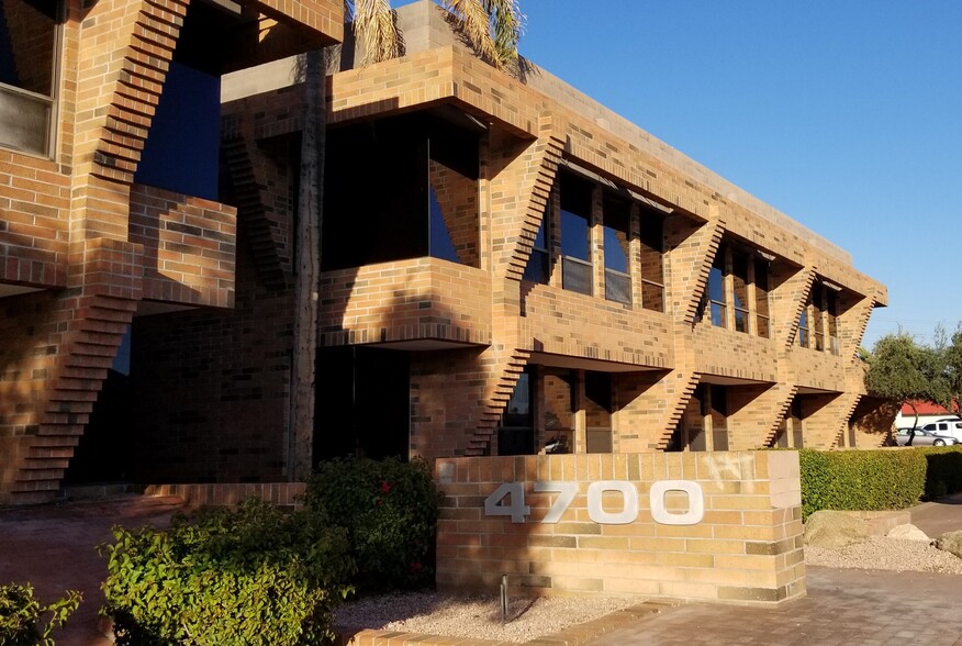 4700 E Thomas Rd, Phoenix, AZ à louer - Photo de l’immeuble – Image 3 sur 7