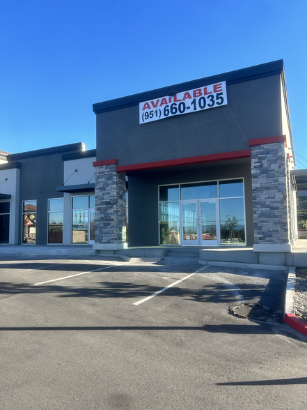 18187 Van Buren Blvd, Riverside, CA à louer - Photo de l’immeuble – Image 3 sur 7