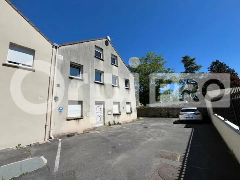 Bureau dans Villecresnes à louer - Photo de l’immeuble – Image 2 sur 11