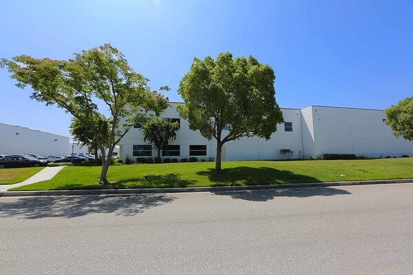 24834 Avenue Rockefeller, Valencia, CA à louer - Photo de l’immeuble – Image 3 sur 9