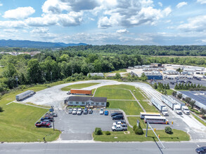 5077 Hendersonville Rd, Fletcher, NC à louer Photo de l’immeuble– Image 1 sur 9
