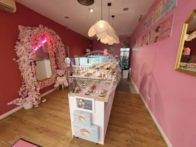 Plus de détails pour Local commercial à louer