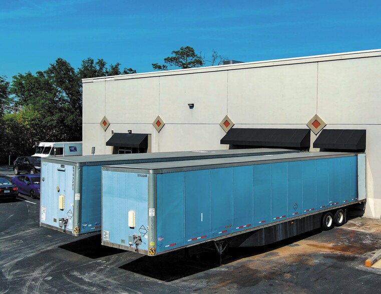 7800-7822 Kingspointe Pky, Orlando, FL à louer - Photo de l’immeuble – Image 2 sur 6