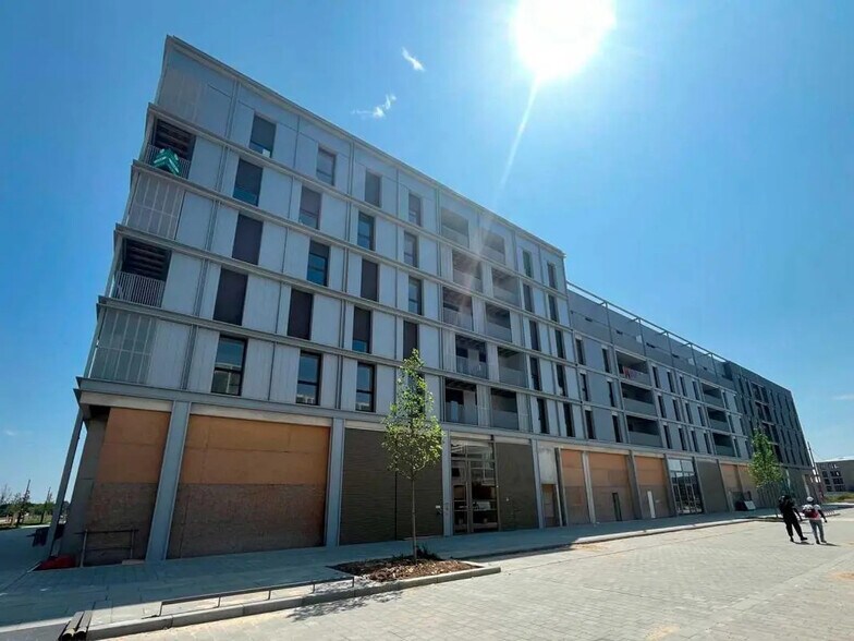 Local commercial dans Bussy-Saint-Georges à louer - Photo de l’immeuble – Image 3 sur 4