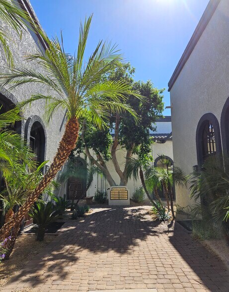 8160 E Butherus Dr, Scottsdale, AZ à vendre - Photo de l’immeuble – Image 1 sur 15