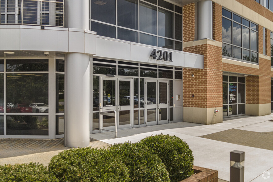 4201 Mitchellville Rd, Bowie, MD à louer - Photo de l’immeuble – Image 2 sur 8