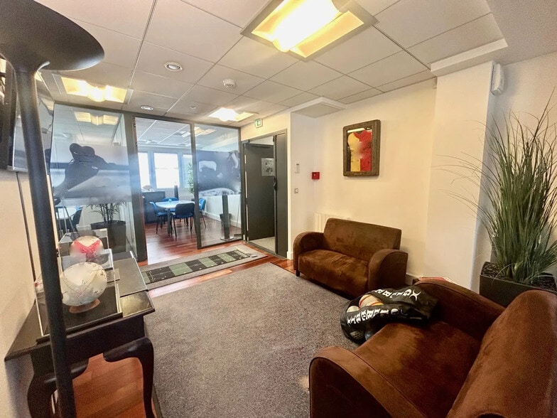 Bureau dans Bussy-Saint-Georges à vendre - Photo de l’immeuble – Image 3 sur 15