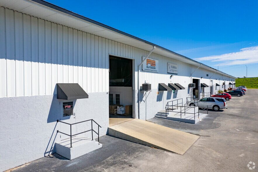 8100 E Broadway Ave, Tampa, FL à louer - Photo de l’immeuble – Image 3 sur 6