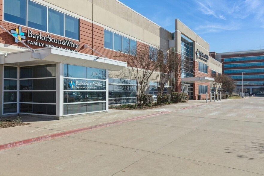 2460 N Interstate Highway 35 E, Waxahachie, TX à louer - Photo de l’immeuble – Image 3 sur 10