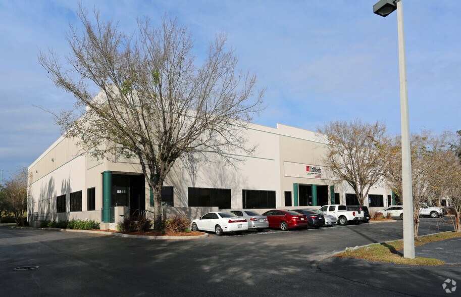 7004 Benjamin Rd, Tampa, FL à louer - Photo de l’immeuble – Image 2 sur 2
