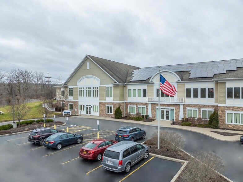 229 Parrish St, Canandaigua, NY à louer - Photo de l’immeuble – Image 3 sur 16