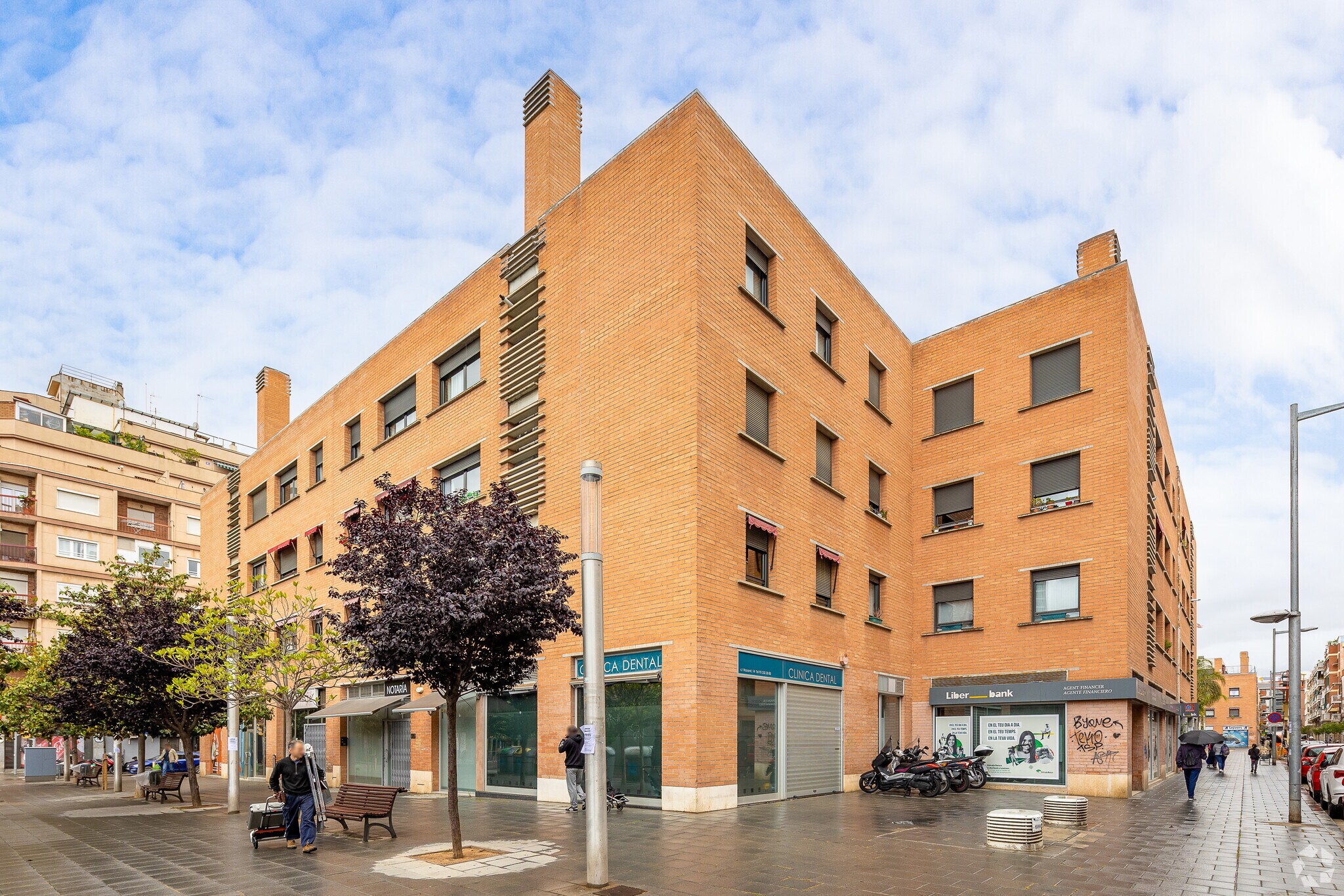 Immeuble residentiel dans L'Hospitalet de Llobregat, Barcelona à vendre Photo principale– Image 1 sur 3