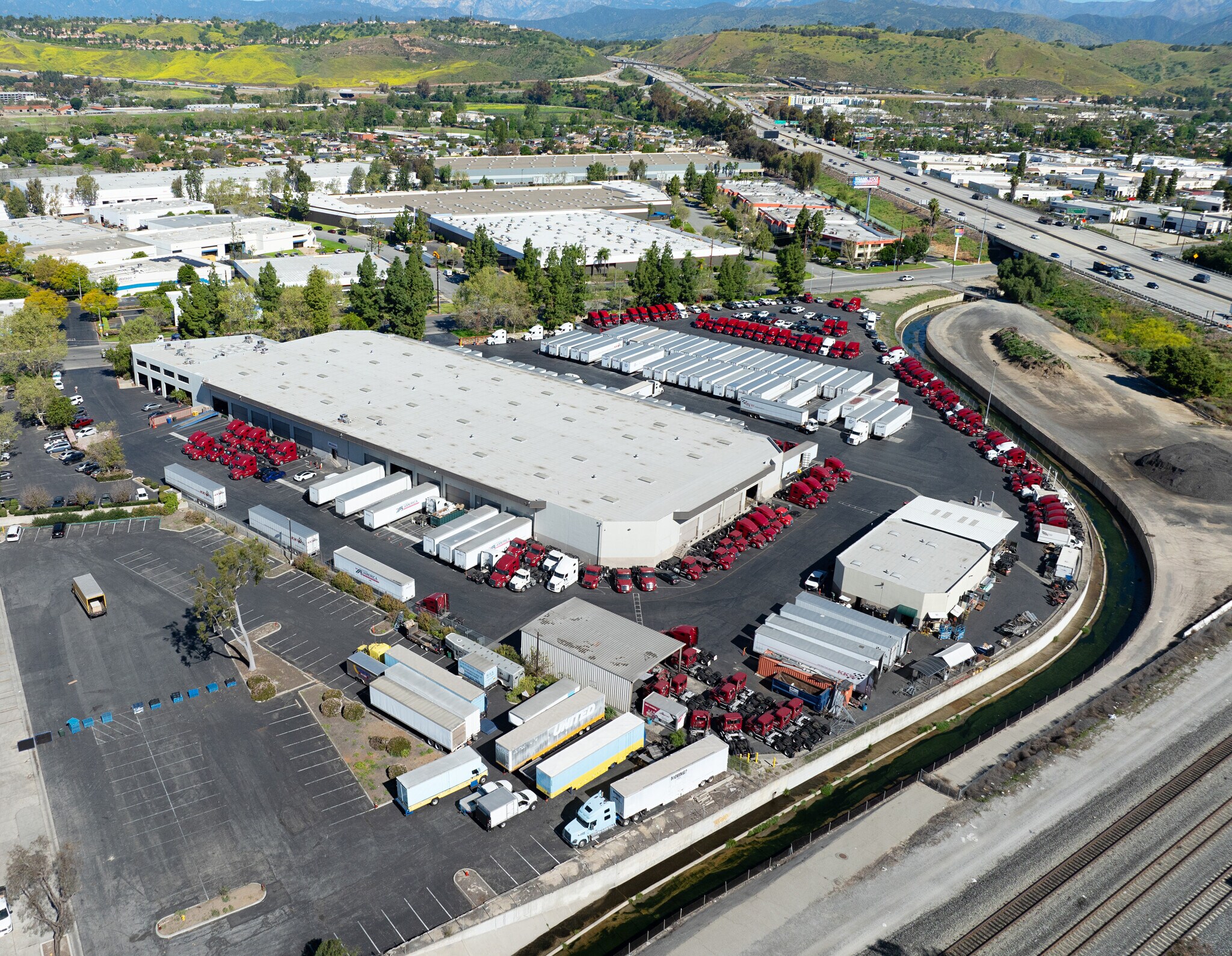3100 Pomona Blvd, Pomona, CA à louer Photo de l’immeuble– Image 1 sur 7