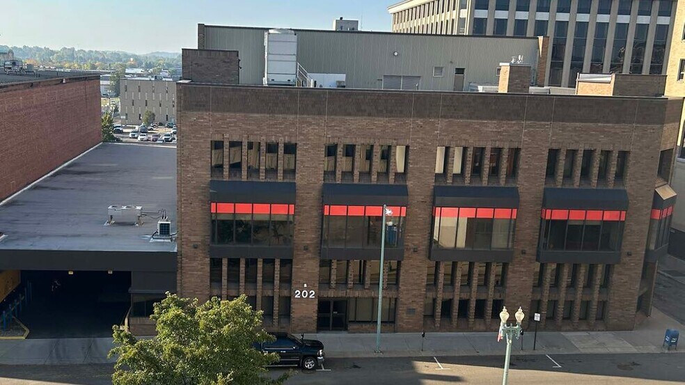 202 2nd St NE, Canton, OH à vendre - Photo de l’immeuble – Image 3 sur 15