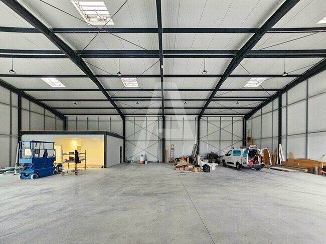 Plus de détails pour Industriel/Logistique à louer