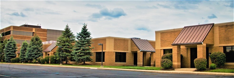 1300 Victors Way, Ann Arbor, MI à louer - Photo de l’immeuble – Image 2 sur 6