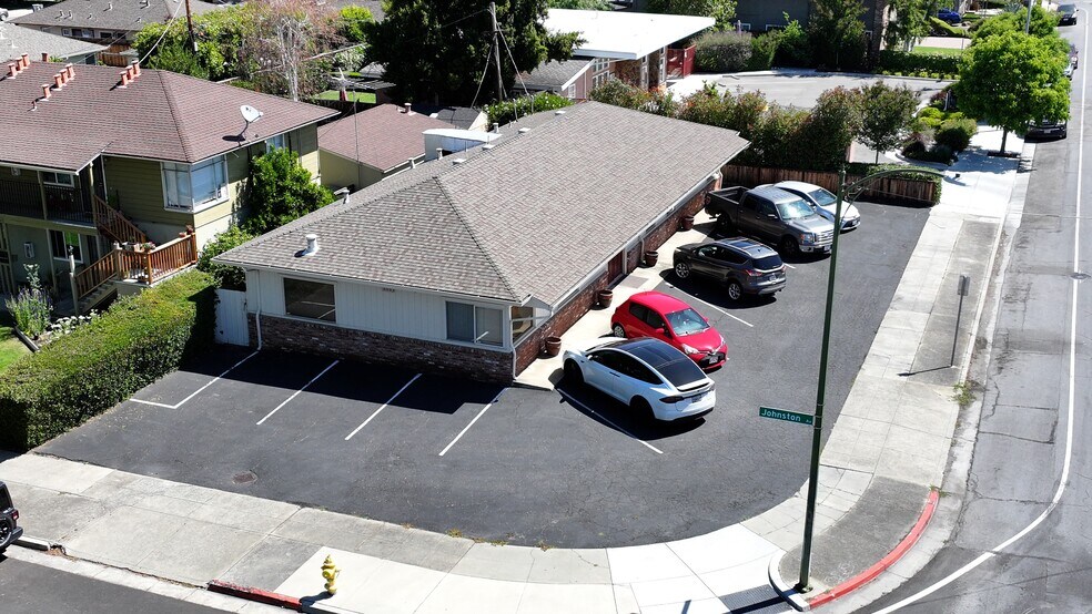 841-843 Malone Rd, San Jose, CA à vendre - Photo de l’immeuble – Image 2 sur 24