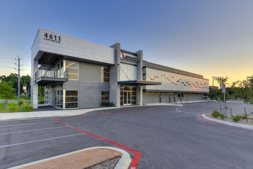 4611 Centerview, San Antonio, TX à vendre - Photo de l’immeuble – Image 2 sur 68
