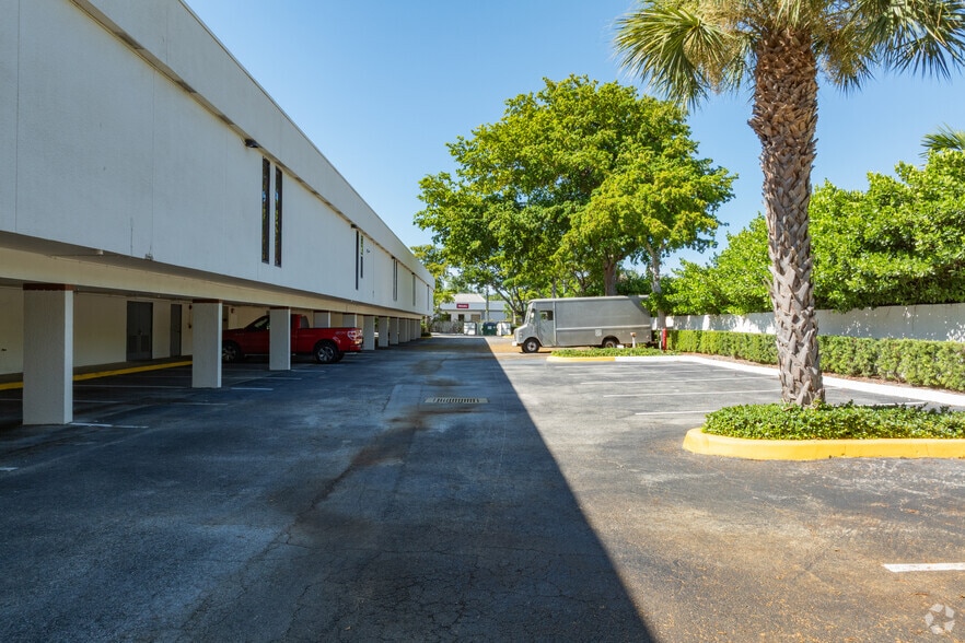 7600 N Federal Hwy, Boca Raton, FL à louer - Photo de l’immeuble – Image 3 sur 4