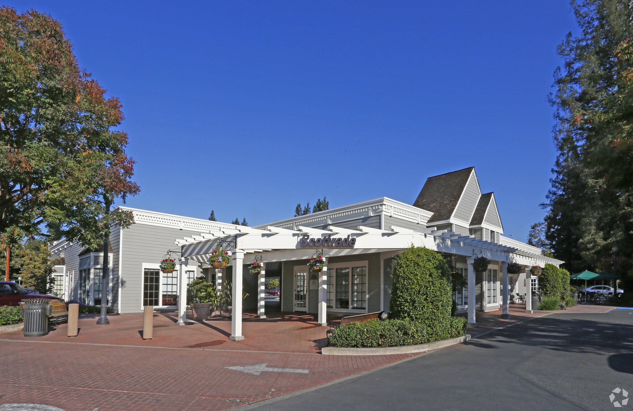 863-877 El Camino Real, Menlo Park, CA à louer Photo principale– Image 1 sur 9