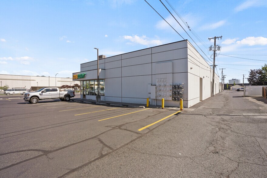 Northtown Plaza Retail Center portefeuille de 2 biens à vendre sur LoopNet.fr - Photo de l’immeuble – Image 2 sur 14