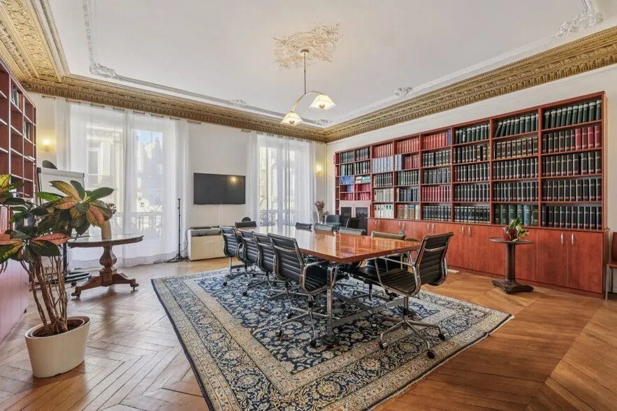 90 Rue D'Amsterdam, Paris à vendre - Photo de l’immeuble – Image 1 sur 6