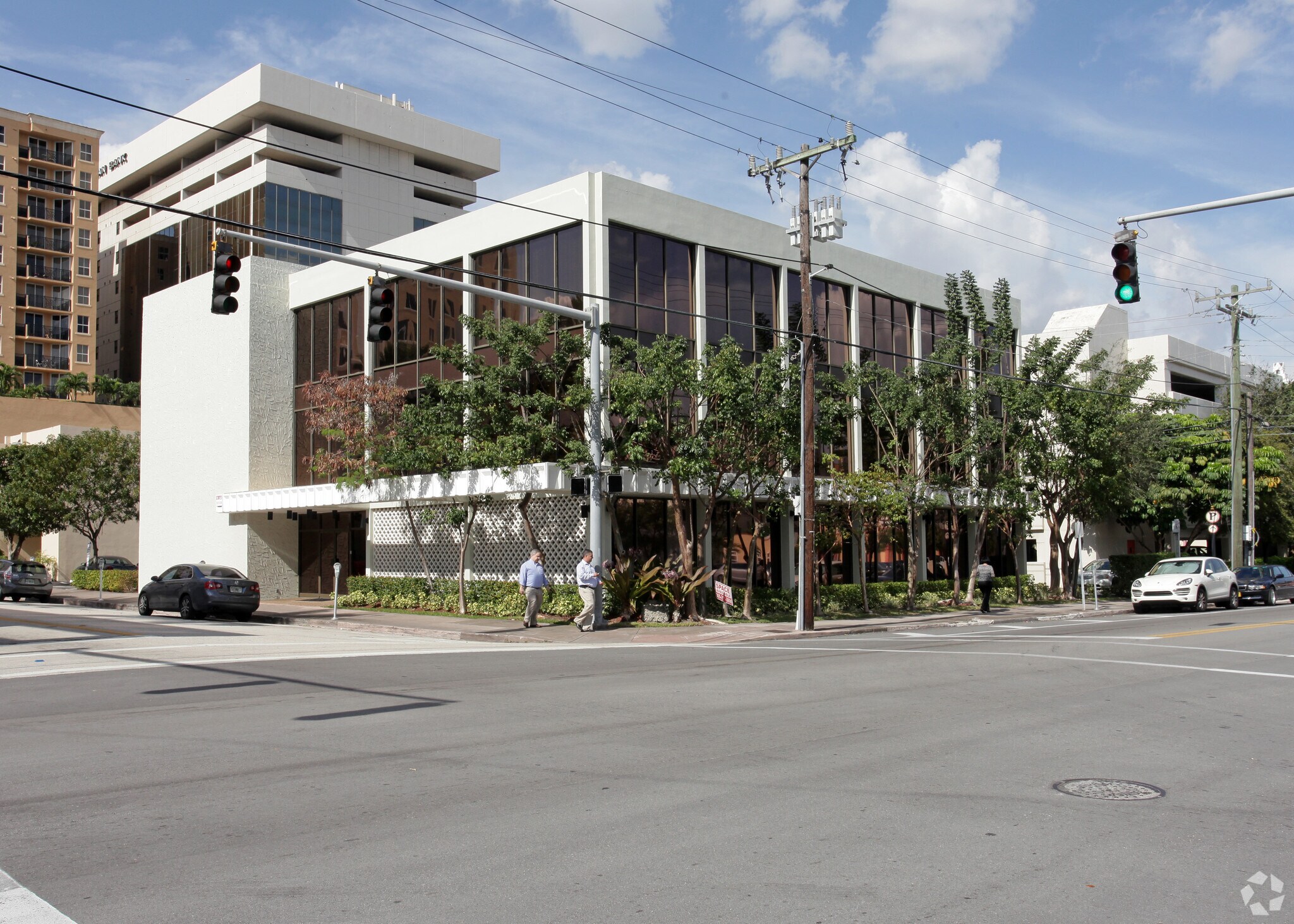 301 Almeria Ave, Coral Gables, FL à louer Photo principale– Image 1 sur 8