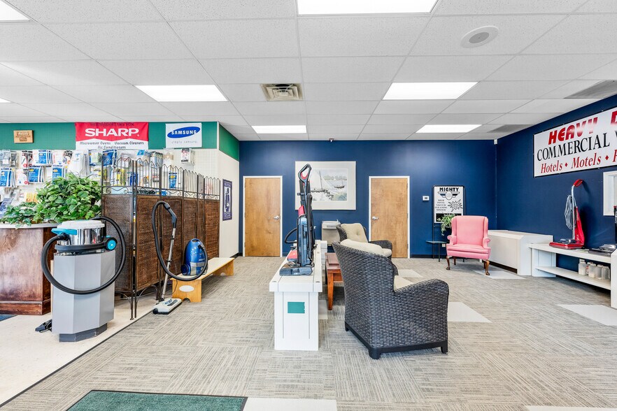 605 Laurens Rd, Greenville, SC à vendre - Photo de l’immeuble – Image 3 sur 33