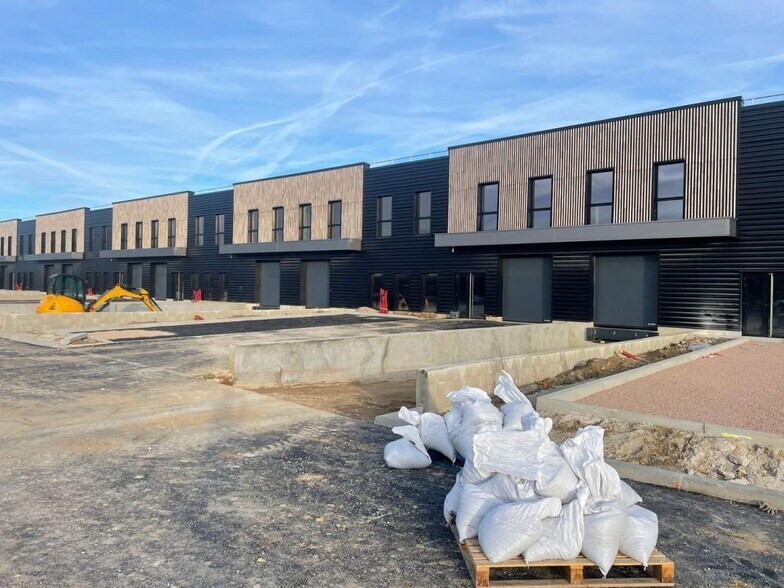 Industriel/Logistique dans Puiseux-en-France à louer - Photo de l’immeuble – Image 2 sur 5