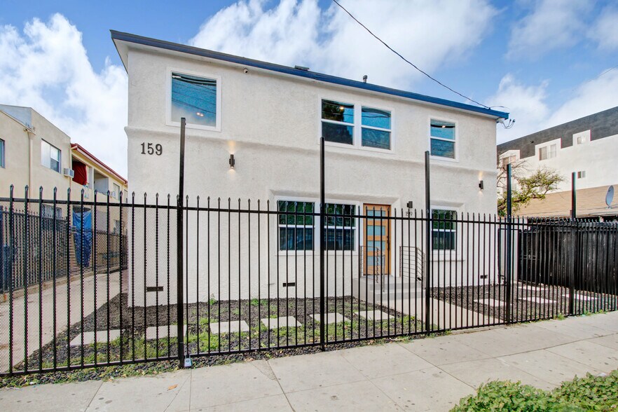 161 S Burlington Ave, Los Angeles, CA à vendre - Photo de l’immeuble – Image 3 sur 17
