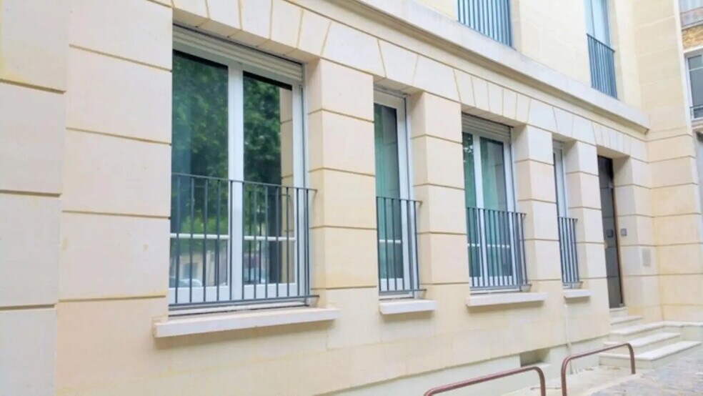 Bureau dans Versailles à louer - Photo de l’immeuble – Image 1 sur 7