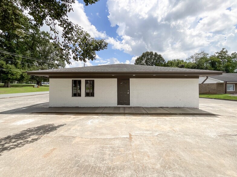 120 E Phifer St, Monroe, NC à louer - Photo de l’immeuble – Image 3 sur 15