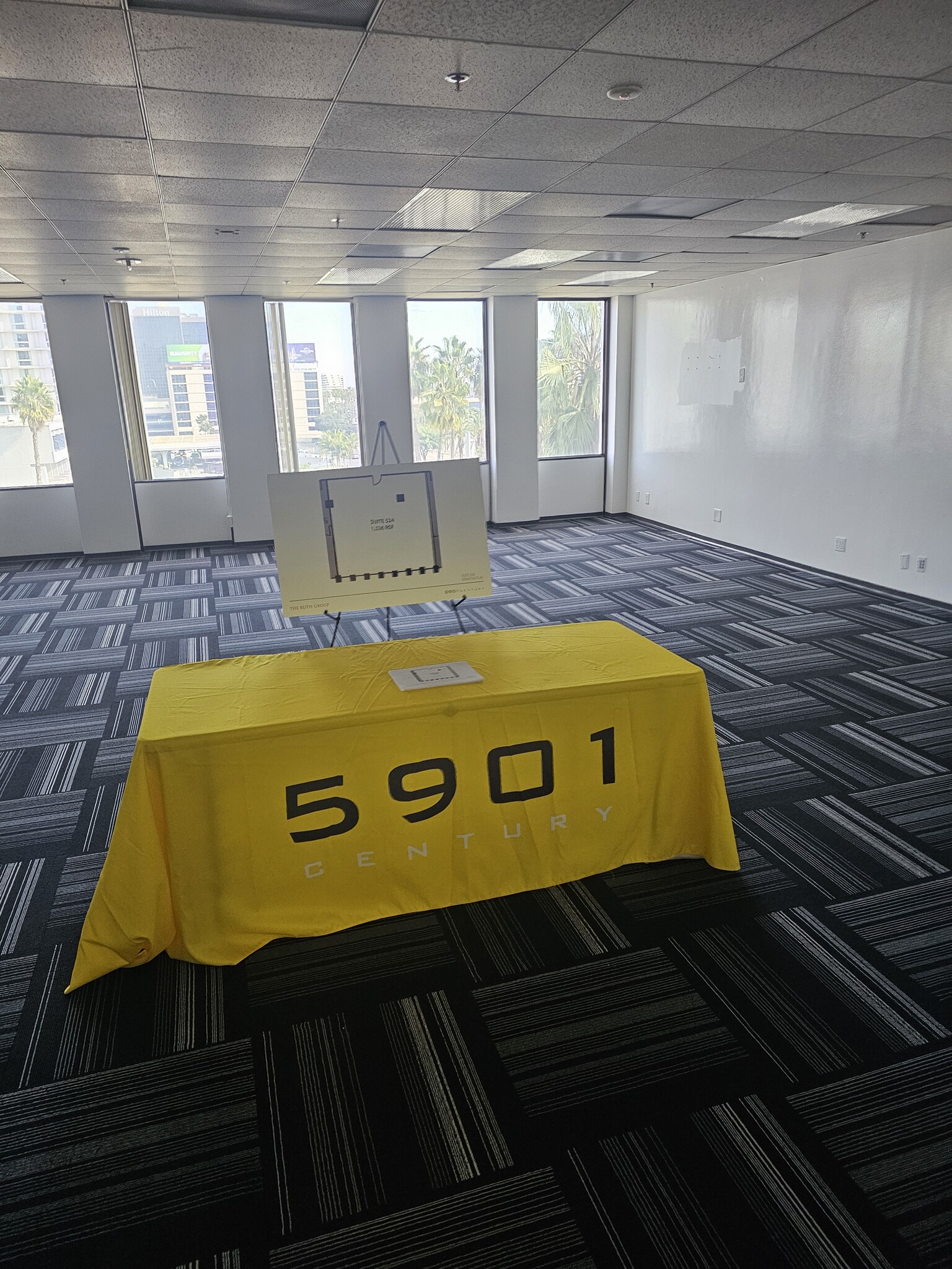 5901 W Century Blvd, Los Angeles, CA à louer Photo intérieure– Image 1 sur 2