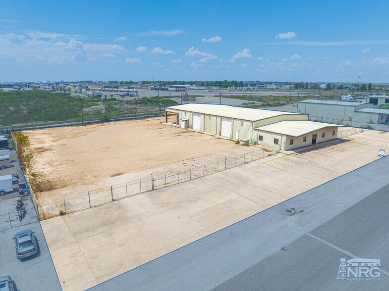 2708 S County Road 1242, Midland, TX à louer - Photo de l’immeuble – Image 2 sur 15