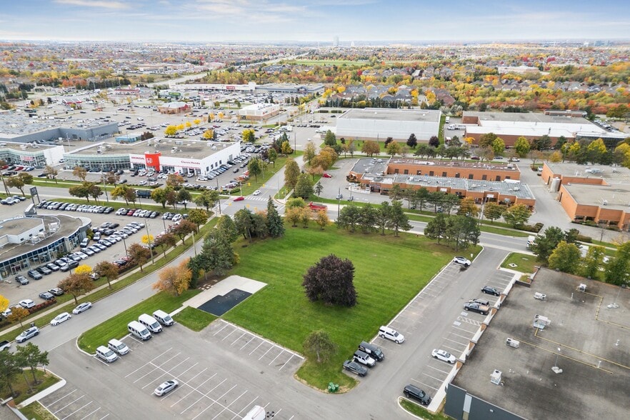 21 Van Kirk dr, Brampton, ON à vendre - Photo de l’immeuble – Image 2 sur 3