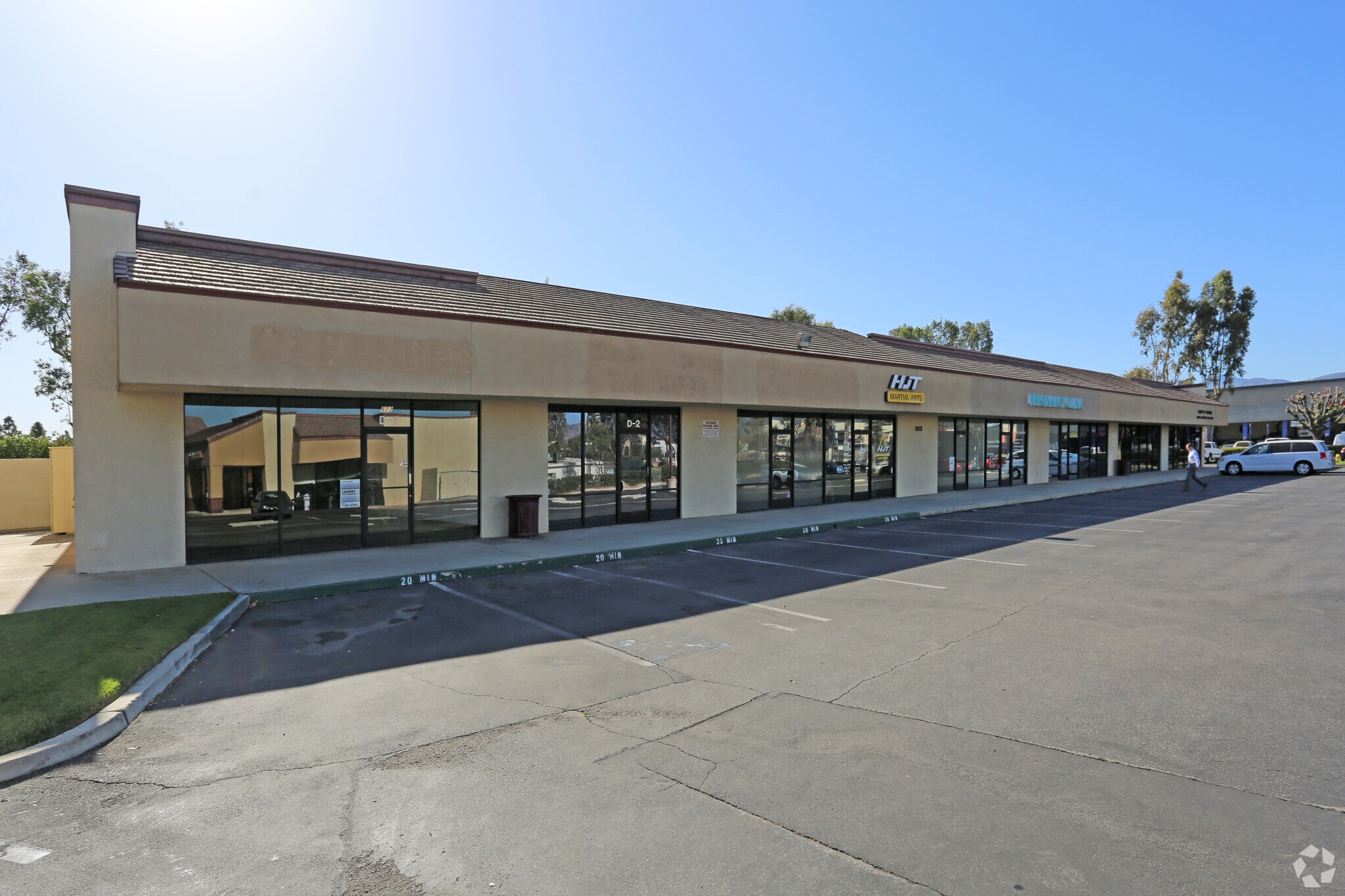 623 N Main St, Corona, CA à louer Photo principale– Image 1 sur 21