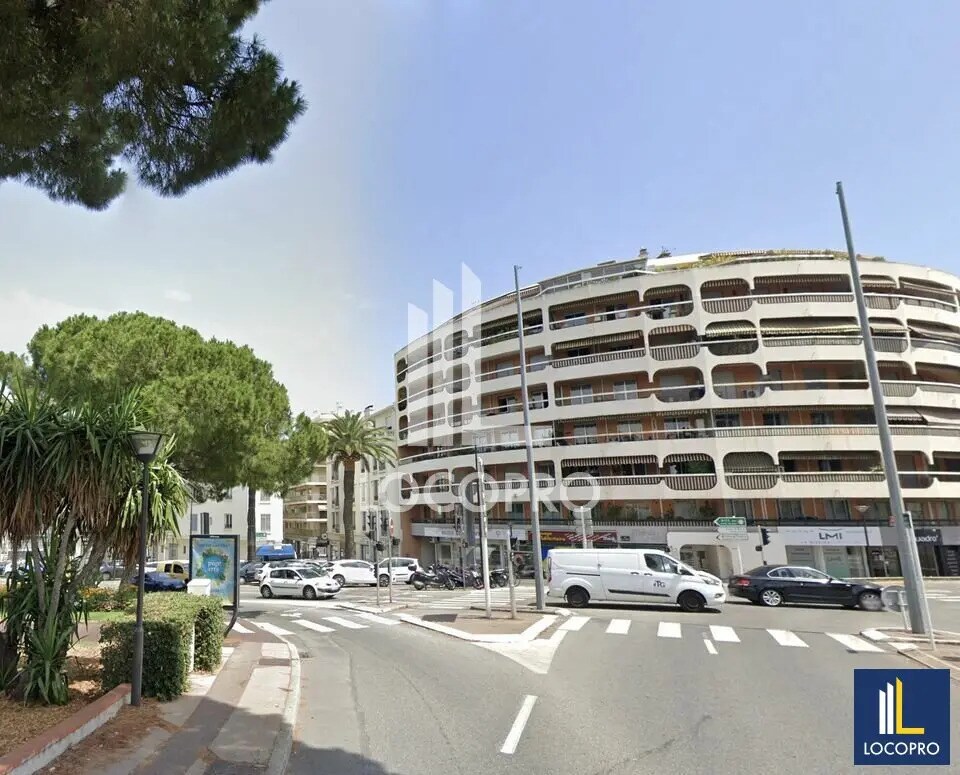 Local commercial dans Antibes à louer Photo de l’immeuble– Image 1 sur 2