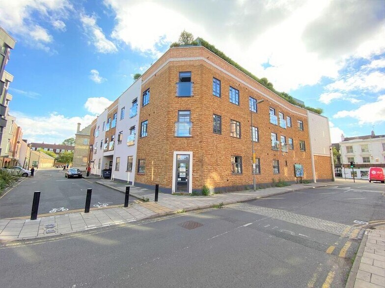 10 Market Pl, Brentford à vendre - Photo de l’immeuble – Image 2 sur 30