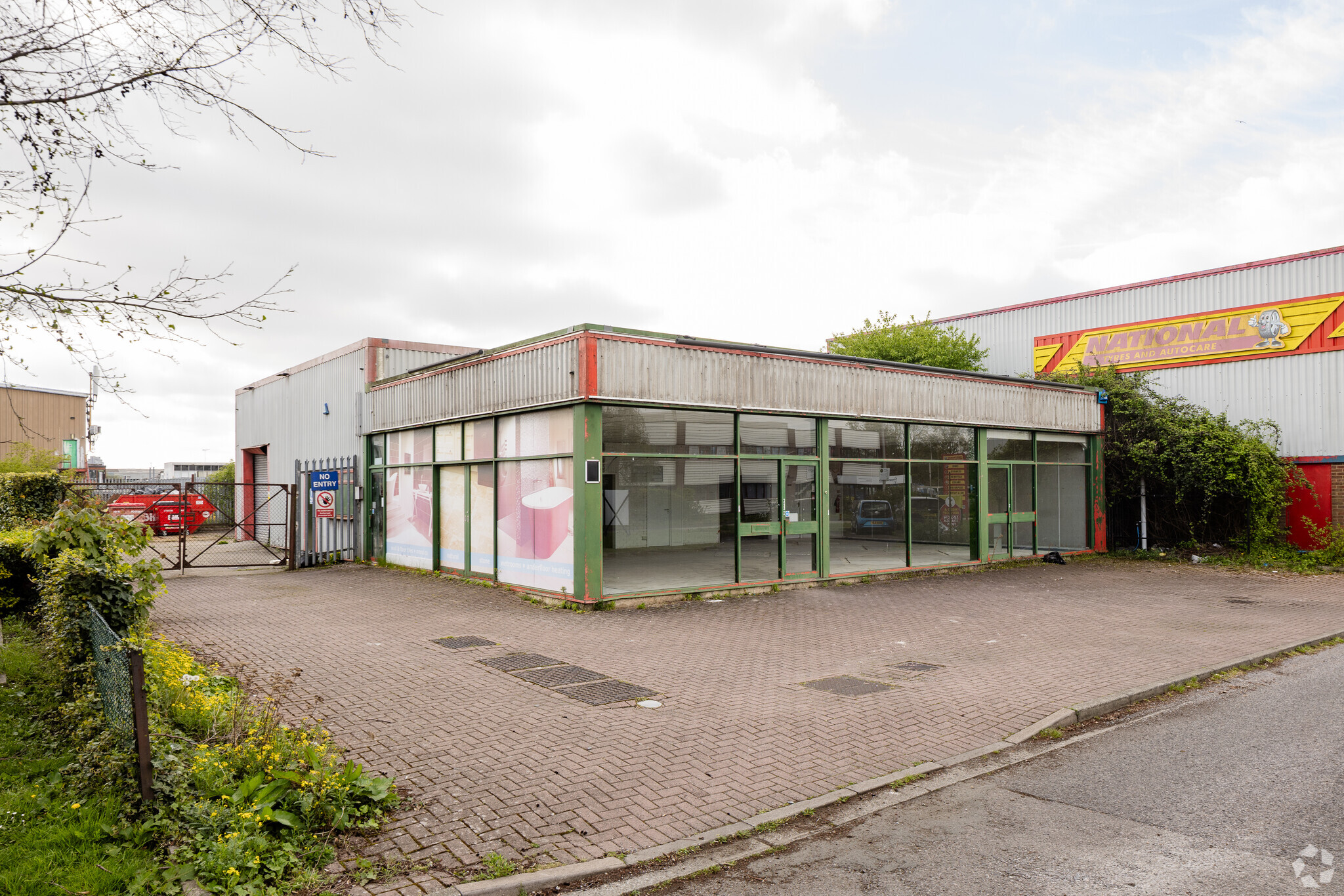 Broadfields, Aylesbury à louer Photo principale– Image 1 sur 3