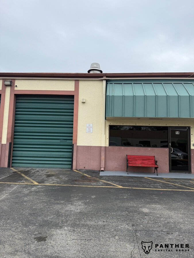 5415 NW 15th St, Margate, FL 33063 - Lot 14 -  - Photo intérieure - Image 1 of 17