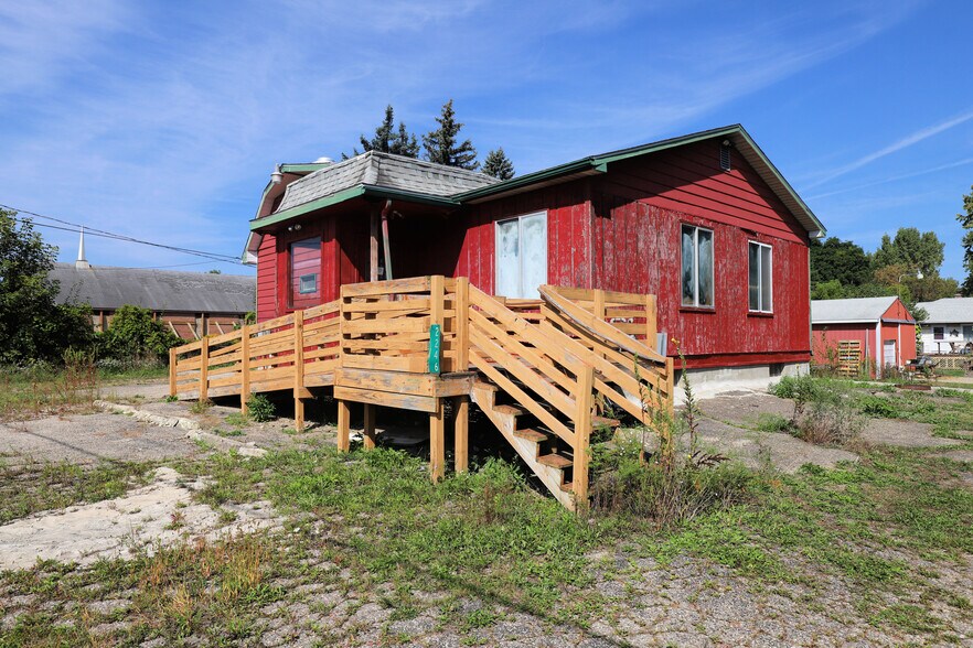 2246 W Coldwater Rd, Flint, MI à vendre - Photo de l’immeuble – Image 3 sur 9