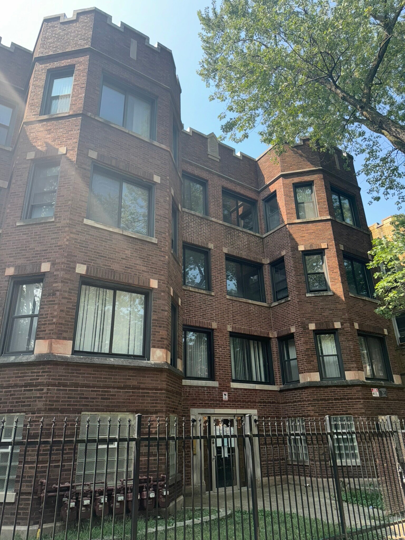 7530 S Phillips Ave, Chicago, IL à vendre Photo principale– Image 1 sur 28