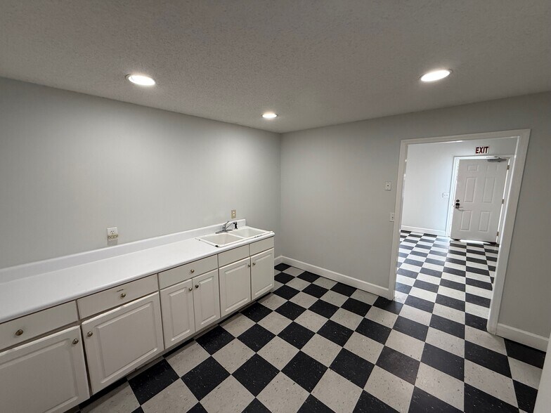 2124 Frederick Rd, Opelika, AL à louer - Photo de l’immeuble – Image 3 sur 12