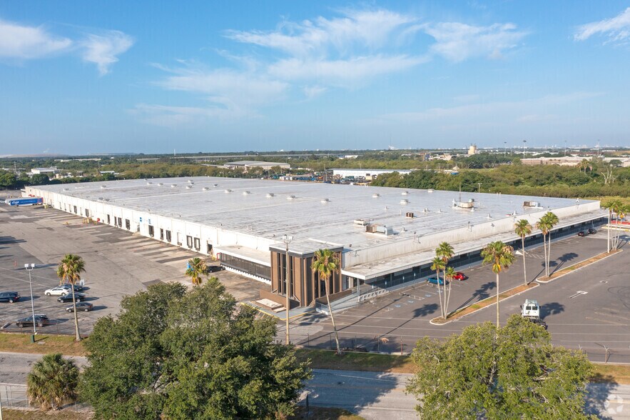 8108 Krauss Blvd, Tampa, FL à louer - Photo de l’immeuble – Image 2 sur 8