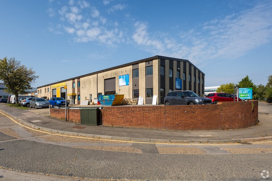 6-8 Midleton Industrial Estate, Guildford à louer - Photo de l’immeuble – Image 2 sur 2