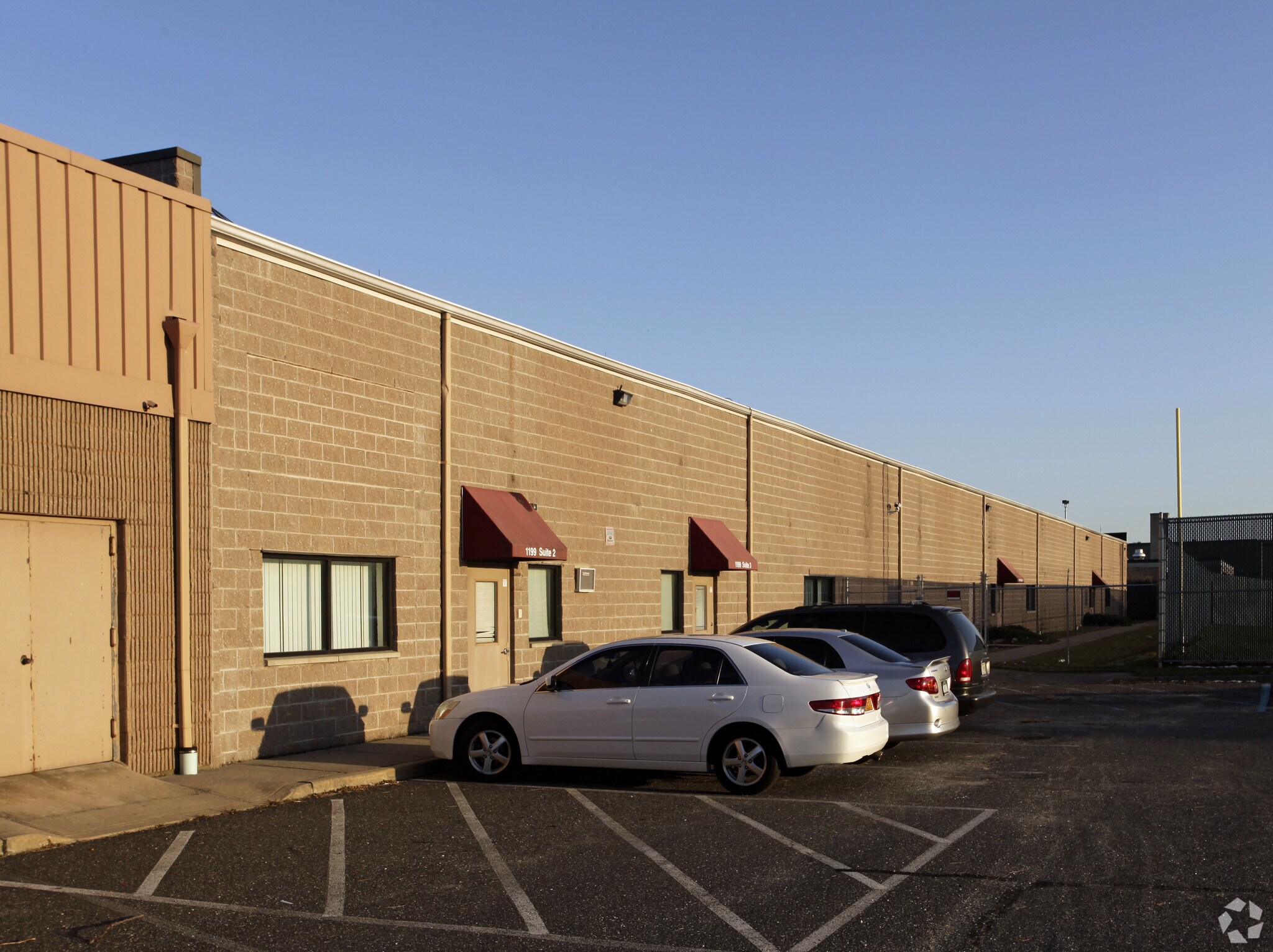 1187-1199 Sunrise Hwy, Copiague, NY à louer Photo de l’immeuble– Image 1 sur 11