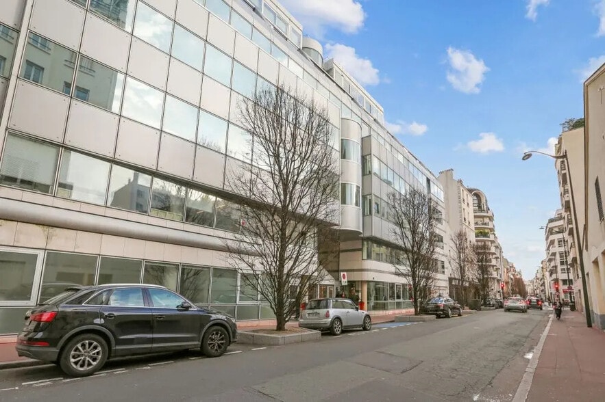 70 Rue Rivay, Levallois-Perret à louer - Photo de l’immeuble – Image 1 sur 9